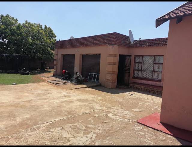 2 BEDROOM HOUSE FOR SALE IN LOTUS GARDENS